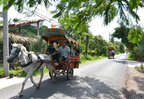 Mekong Tour 4 Days 3 Nights Mekong 4 Days 3 Nights Tour