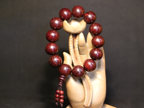 vòng tay gỗ tử đàn lá nhỏ ấn độ 18mm*13 hạt