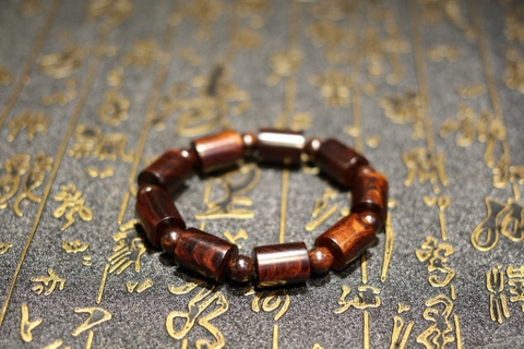 VÒNG TAY GỖ TỬ ĐÀN LÁ NHỎ ĐỐT TRÚC 12MM