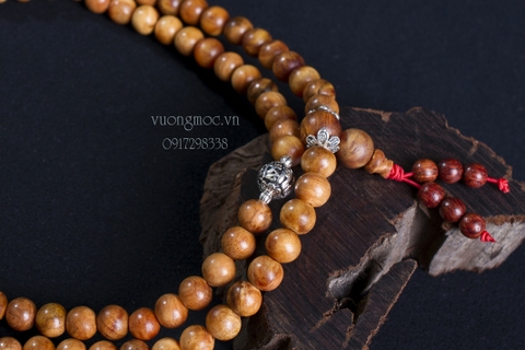 chuỗi tràng Mala 108 hạt- Gỗ Huyết Long 8mm với Champ Khắc Lục Tự Đại Minh chú