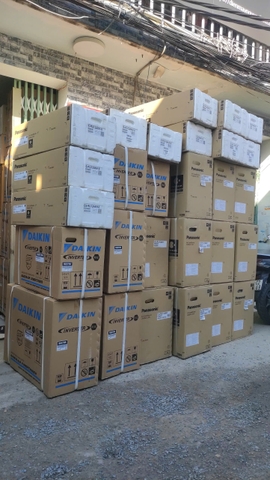 Hàng về đầy kho Điện máy Nguyễn Linh