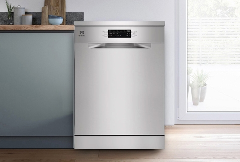 Khám Phá Máy Rửa Chén Electrolux ESA47200SX: Tự Động Mở Cửa, Sạch Hoàn Hảo