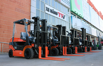 Top 5 xe nâng điện giá tốt cho doanh nghiệp vừa và nhỏ