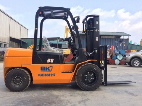 Chọn mua xe nâng 3 tấn cũ cần tiến hành kiểm tra gì?