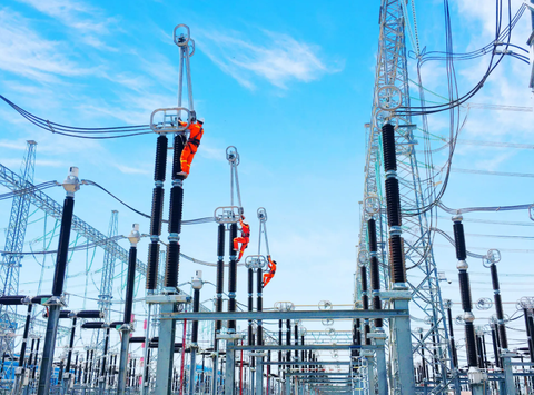 BESS Giúp Doanh Nghiệp Chủ Động Điện Khi Lưới Quá Tải