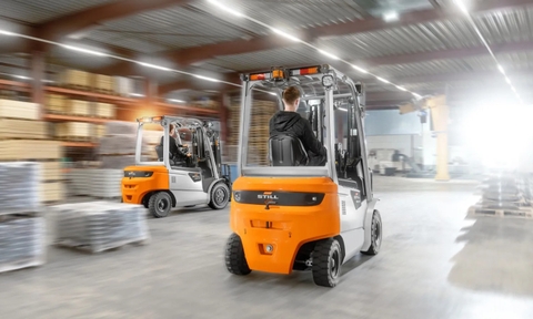 Pin lithium giúp xe nâng làm việc nhiều ca như thế nào?