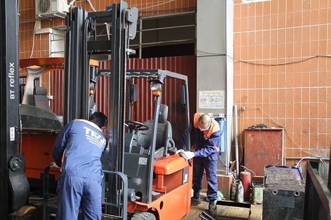 Lỗi xe nâng: Không thể tiến lùi khi vào số