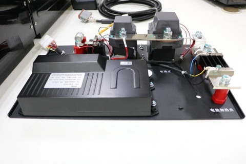 Hệ thống BMS trong pin lithium xe nâng hoạt động như thế nào?