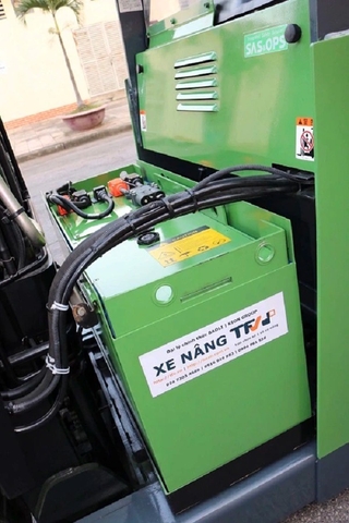 Pin lithium cho xe nâng điện đứng lái: Sạc nhanh, vận hành liên tục