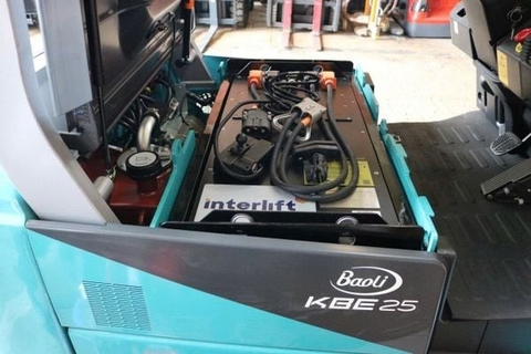 Quy trình thay thế ắc quy chì bằng pin lithium cho xe nâng đúng kỹ thuật