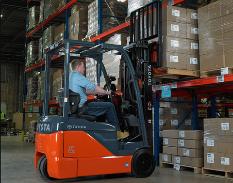 Xe Nâng 2 Tấn – Lựa Chọn Cân Bằng Cho Nhà Máy Và Kho Hàng