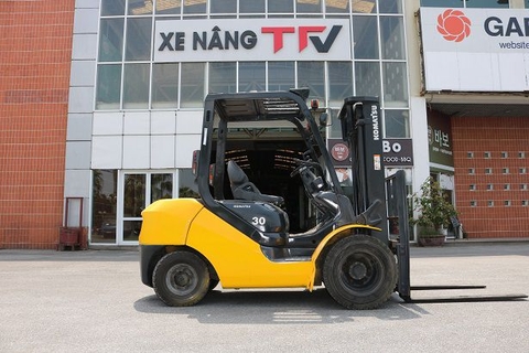 Bạn đang phân vân lựa chọn giữa xe nâng điện và xe nâng dầu ?