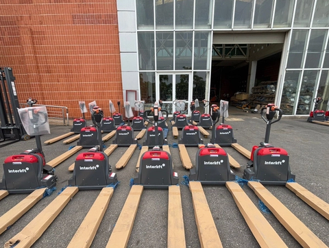 Bảng báo giá xe nâng tay điện 2026: Nên mua ở đâu uy tín, giá tốt?