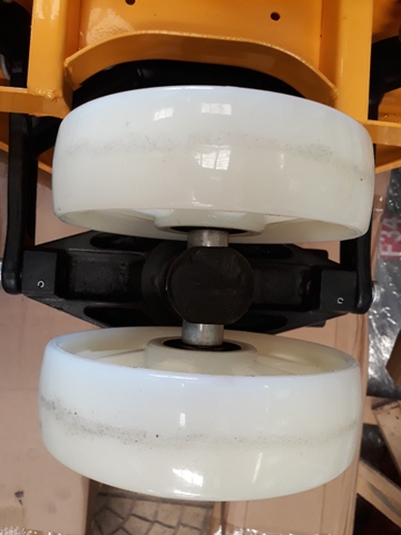 Bánh PU xe nâng tay 2.5 tấn