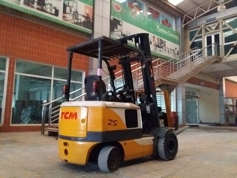 Xe nâng điện ngồi lái hiệu TCM FB25-6