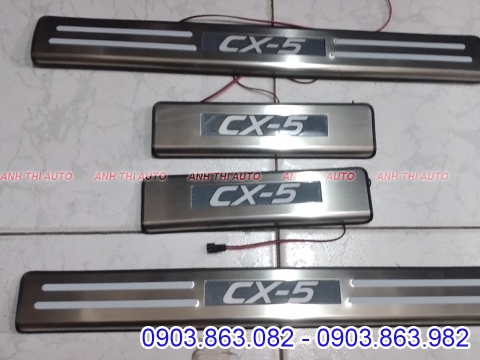 Lắp Nẹp Bước Chân Có Đèn Cho Xe CX5 2015