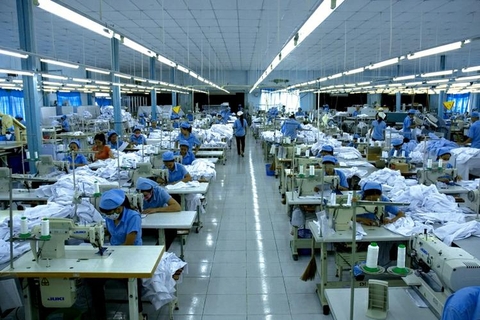 Có nên tin tưởng đặt may áo khoác số lượng lớn tại các xưởng may áo khoác giá rẻ?