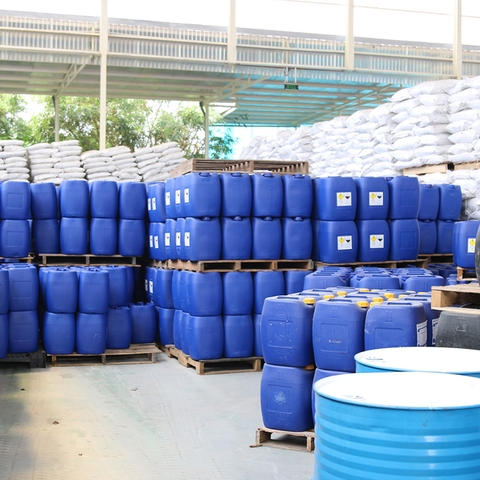 Xăng thơm có tẩy được sơn không?