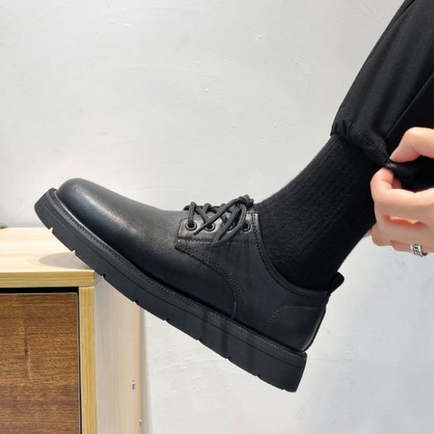 Giày Boot Nam Cổ Thấp Đế Bằng Màu Đen – Thiết Kế Tối Giản, Sang Trọng & Dễ Phối Đồ GN497