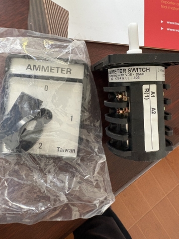 Chuyển mạch Ammeter Switch 3 pha 4 dây
