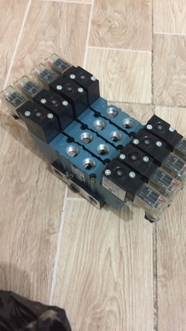 Van điện từ MAC 811C-PP-611BA-155(4 van)
