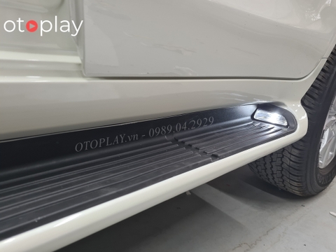 Bậc lên xuống Land Cruiser CÓ ĐÈN