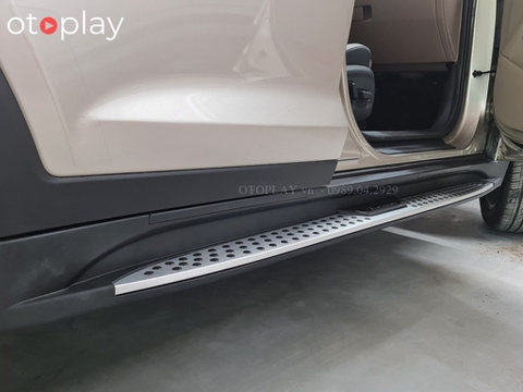 Bậc bước chân Tucson chấm bi