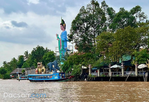 Chùa Phước Long - ngôi chùa linh thiêng nằm giữa sông Sài Gòn