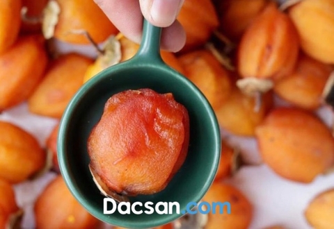 Hồng treo gió Hoshigaki có gì đặc biệt? Có nên mua làm quà tặng?