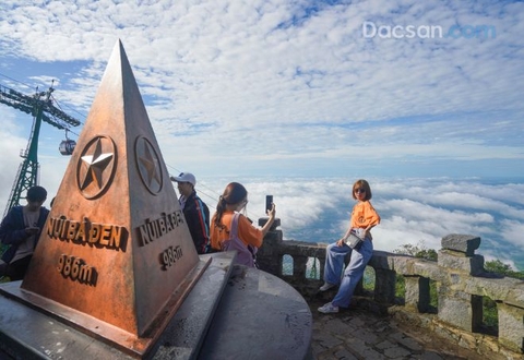 Núi Bà Đen - Điểm trekking thiên nhiên hùng vĩ của giới phượt thủ 2024