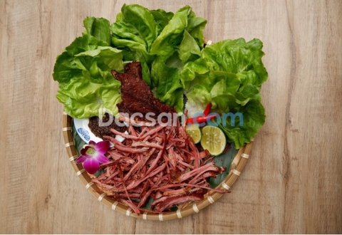 Hướng dẫn cách thưởng thức thịt trâu gác bếp