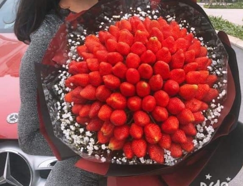 Bó hoa làm bằng trái cây