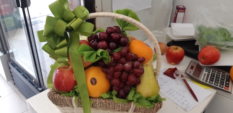 Chọn mua giỏ hoa quả làm quà ở đâu ngon?