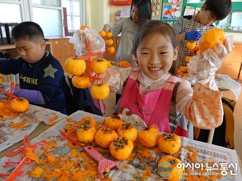 Cách làm hồng treo sấy gió tại nhà ngon chuẩn vị không kém gì hàng nhập khẩu