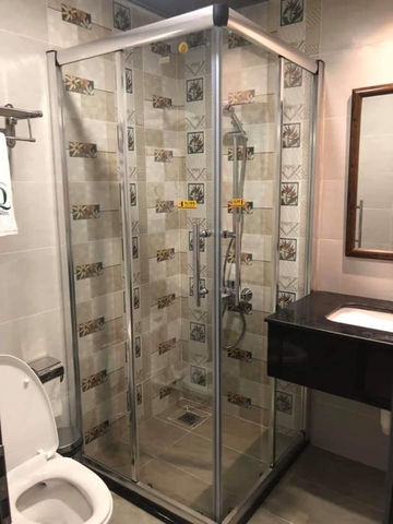 Phòng tắm kính Fendi