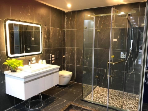 Phòng tắm kính Fendi