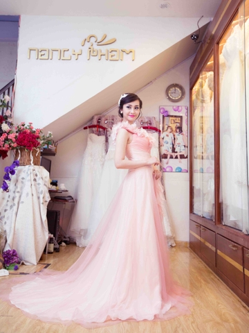 Váy cưới hồng pastel công chúa