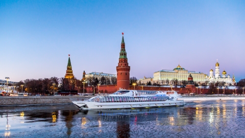 Tản mạn du thuyền trên sông Mát-xcơ-va của khách hàng