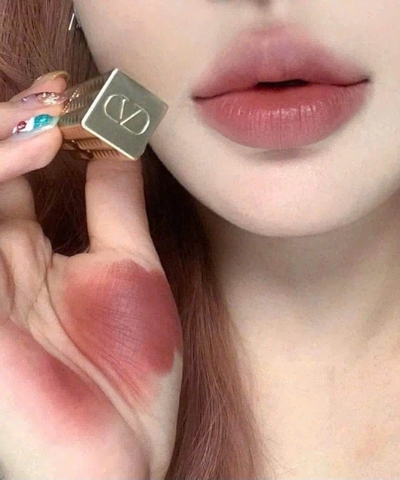 Son Valentino Spike Buttery Matte Lip Color 134R Couture In The Streets - Màu Hồng Đất