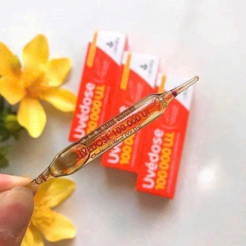 Vitamin D3 liều cao Uvedose 100.000 U.I cho bé từ 18 tháng- Pháp