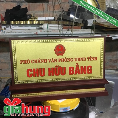 Biển chức danh để bàn