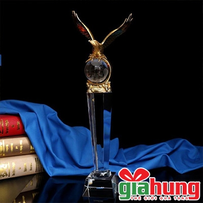Cúp pha lê đại bàng 053