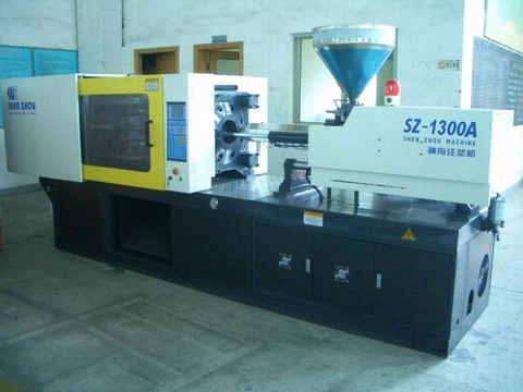 Máy Ép Nhựa 300 Tấn - Injection Molding Machine