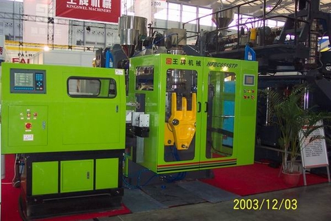 Máy Dán Trong Khuôn - HFBC45 - 2L Blow Molding Machine With N-Mold Labeling Machine