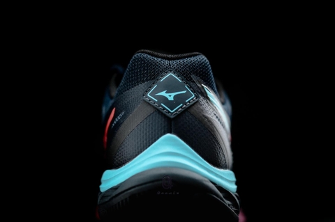 Giày Mizuno Wave Fang 2