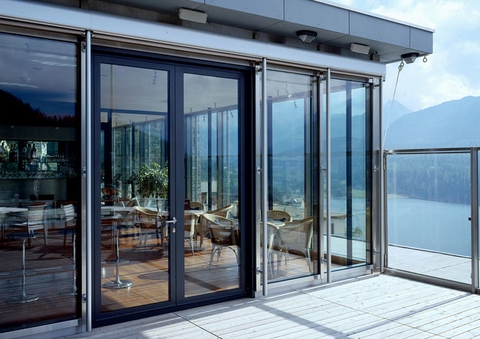 Cửa đi mở quay xingfa