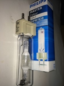 Bóng Metal 150W vàng,chân cắm