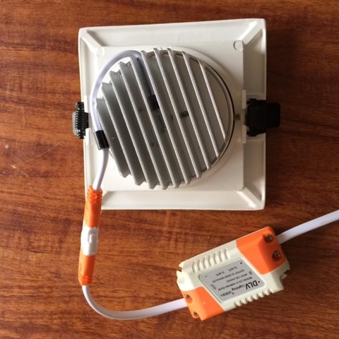 Đèn LED âm trần mặt vuông 7W sơn trắng DLV