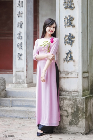 Mẫu áo dài truyền thống màu hồng phấn duyên dáng