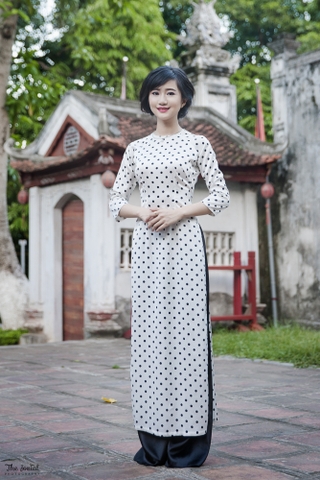 áo dài truyền thống chấm bi